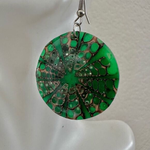 Green and brown shell round earrings - Picture 8 of 12